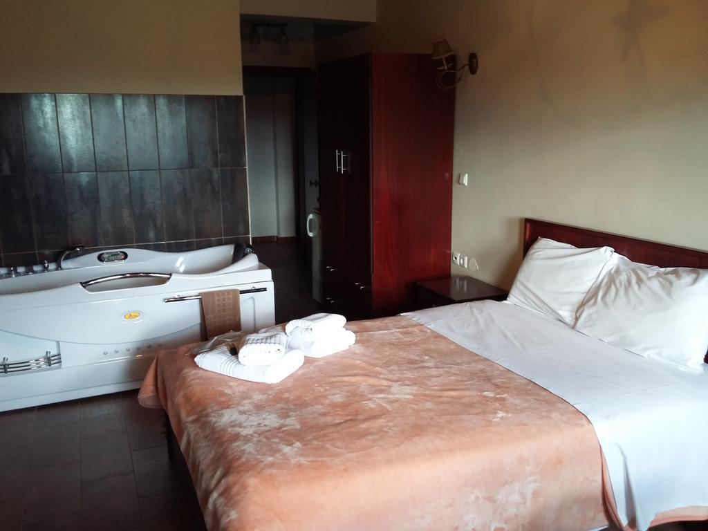 Voreas Hotel Káto Loutrákion Oda fotoğraf
