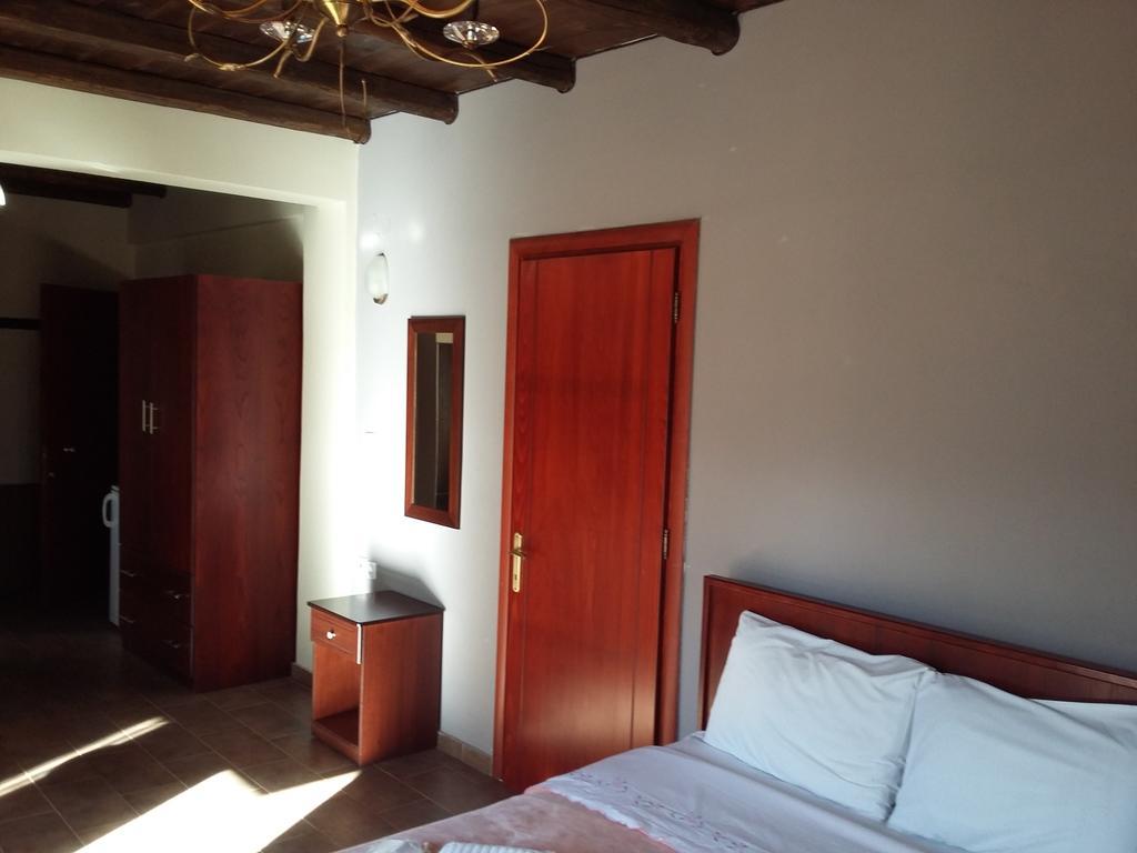 Voreas Hotel Káto Loutrákion Oda fotoğraf