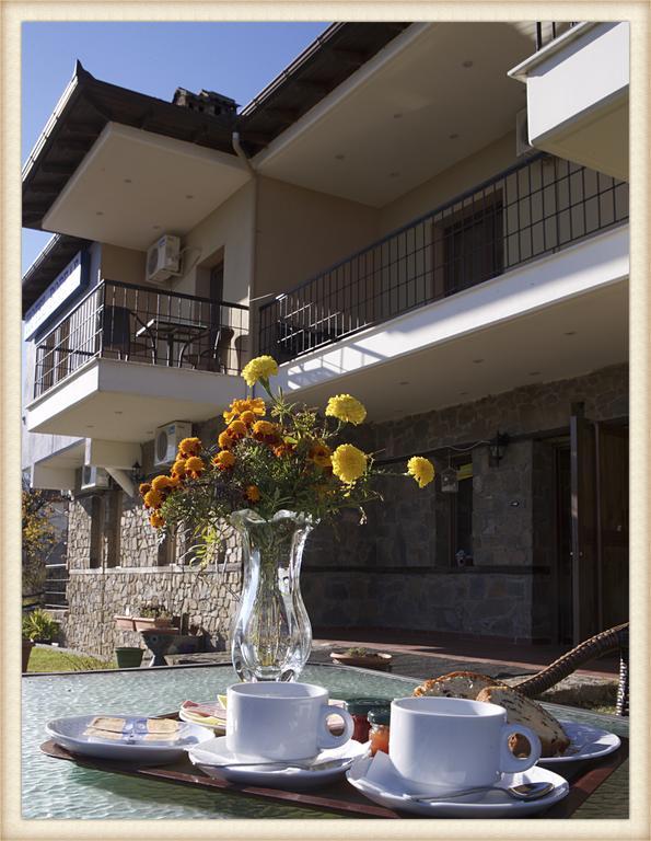 Voreas Hotel Káto Loutrákion Dış mekan fotoğraf